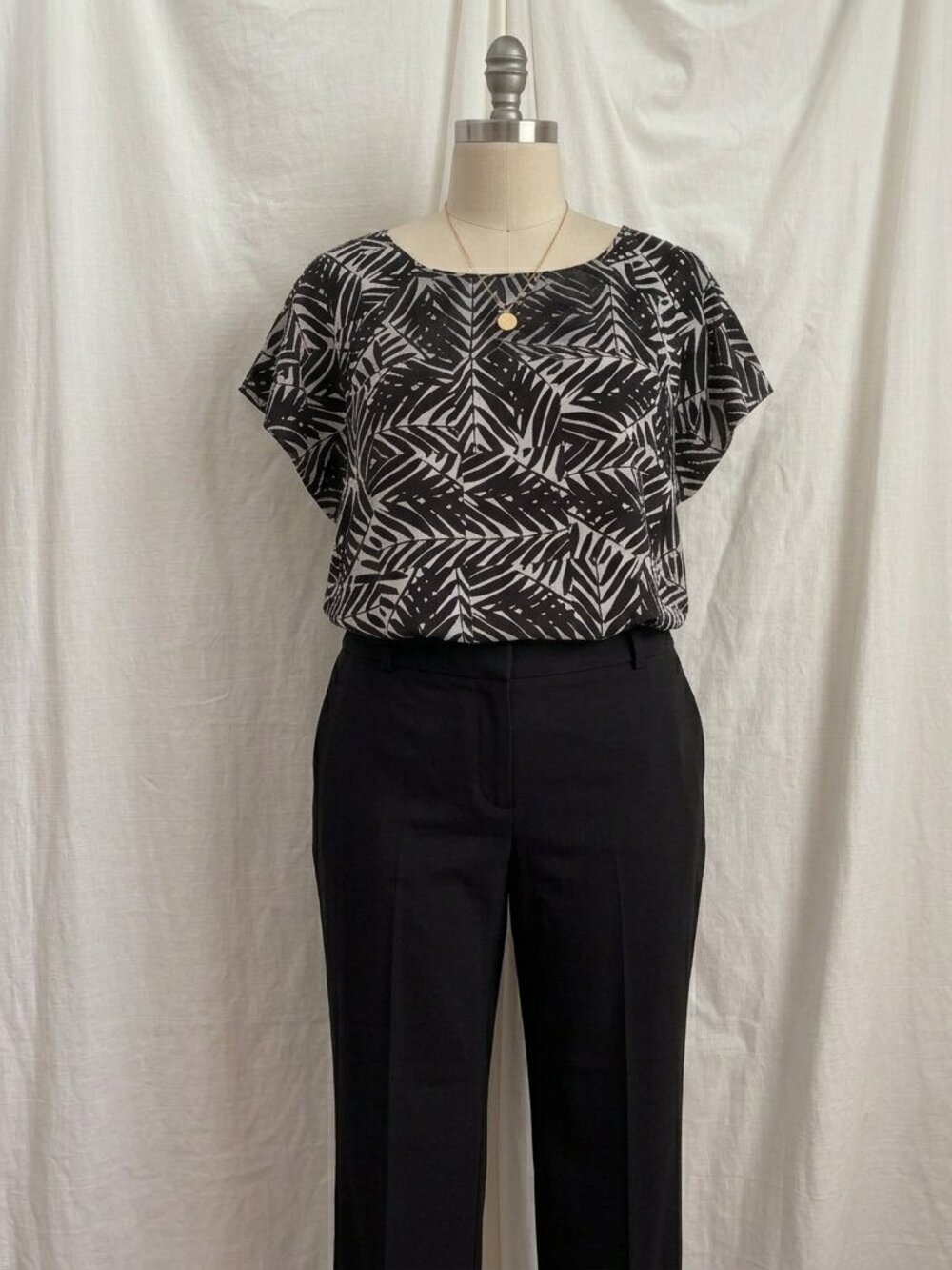 Ava & Viv Black and White Short Sleeve Blouse Plus Size 4X Sheer